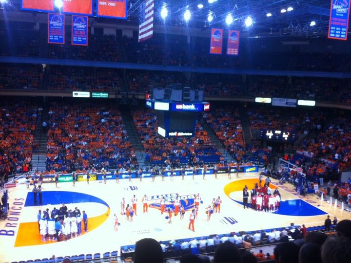 25岁南非球员突然身亡：世界杯首战前一天祖母去世，妻子数周前还祝贺他圆梦（封面配图）